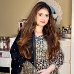 Arishfa Khan Instagram – वक़्त को अपना बनाने में, वक़्त लगता हा।🖤
