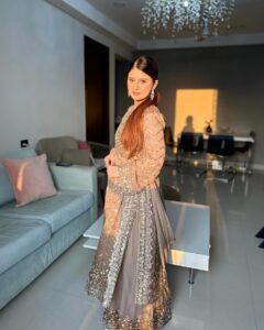 Arishfa Khan Instagram - Eid Mubarak🌙🤎 Wearing: @asbaabofficial