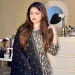 Arishfa Khan Instagram – वक़्त को अपना बनाने में, वक़्त लगता हा।🖤