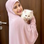 Arishfa Khan Instagram – Kis kisko billiyon se bahut zyada mohabbat hai?🥺🫀❤️