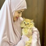 Arishfa Khan Instagram – Kis kisko billiyon se bahut zyada mohabbat hai?🥺🫀❤️