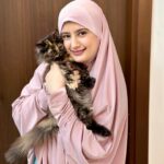 Arishfa Khan Instagram – Kis kisko billiyon se bahut zyada mohabbat hai?🥺🫀❤️