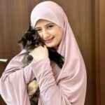 Arishfa Khan Instagram – Kis kisko billiyon se bahut zyada mohabbat hai?🥺🫀❤️