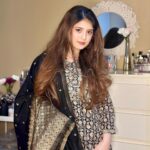 Arishfa Khan Instagram – वक़्त को अपना बनाने में, वक़्त लगता हा।🖤