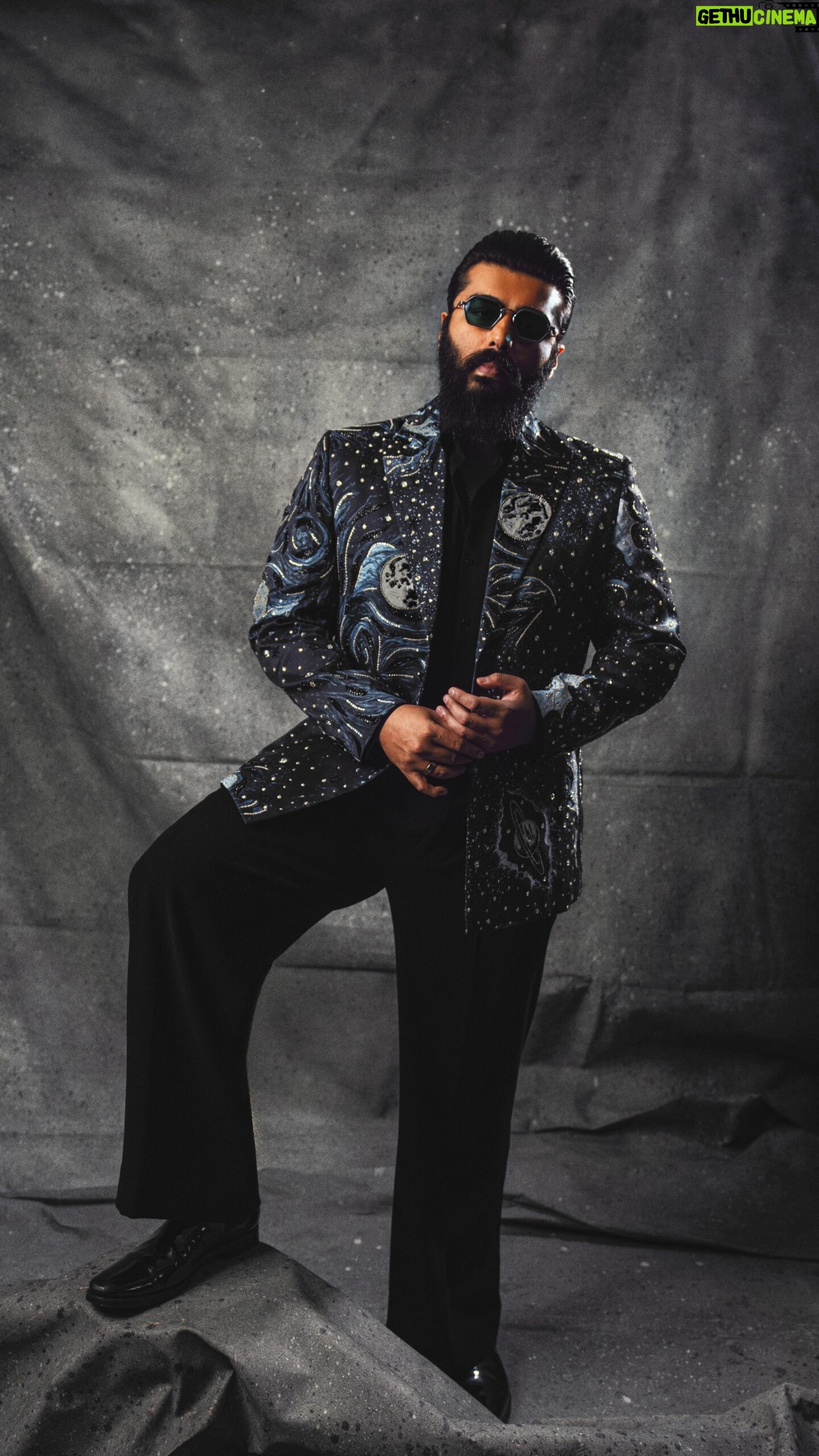 Arjun Kapoor Instagram - 🤍🖤 @realbollywoodhungama Photographer - @aadiiiii01 Wearing - @manishmalhotra05 Styled by - @ekalakhani Style Team - @arzoonagraik Hair - @aalimhakim @bashir.hair Makeup - @vickybanatkar Accessories - @esmecrystals @ascend.rohank