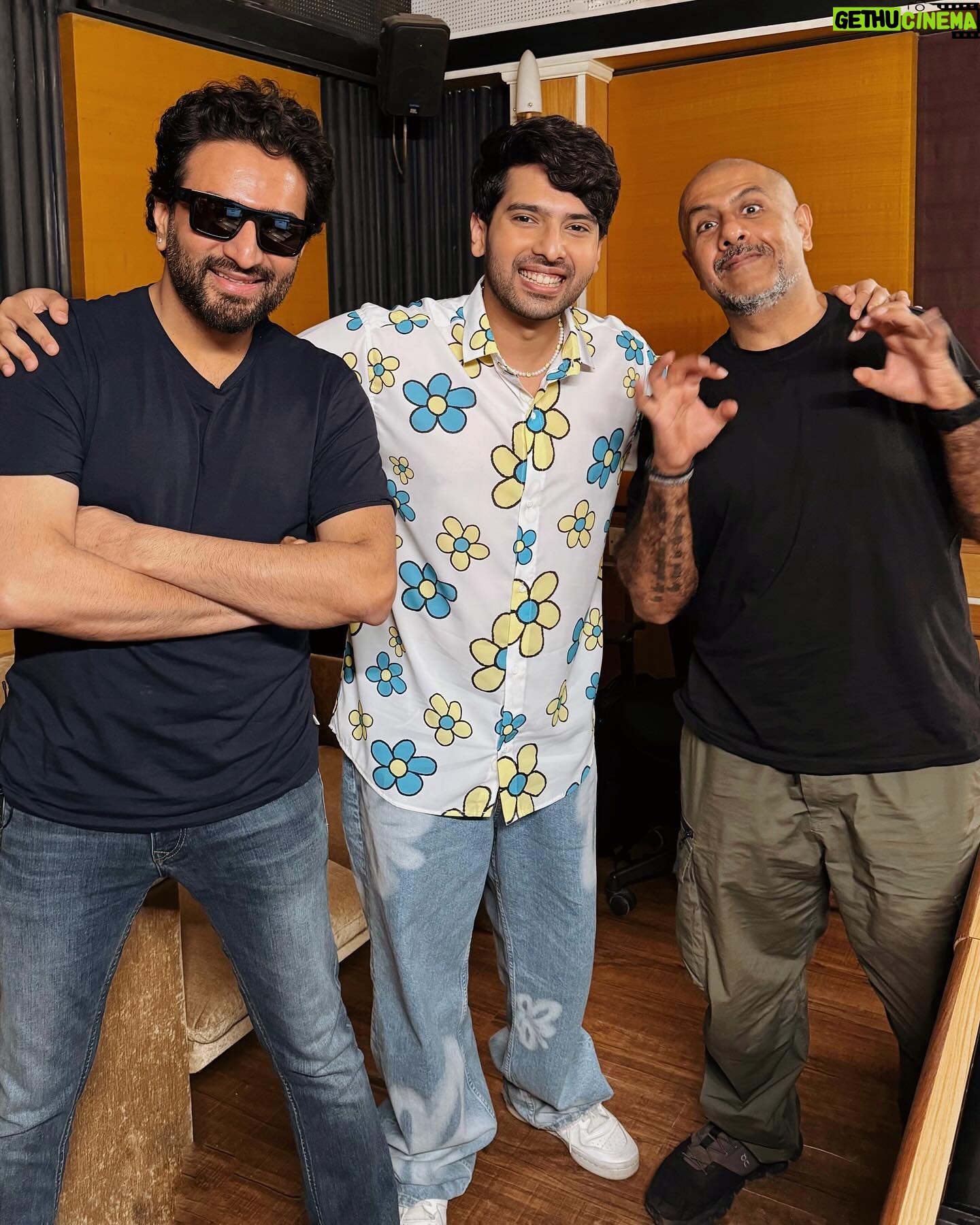 Armaan Malik Instagram - Childhood dream unlocked!!! Excited to join the @pokemon family and sing the new intro theme for Pokémon Horizons - The Series in Hindi, Tamil & Telugu🖤⚡️ Here are some moments from today’s launch event and from the day of the recording session! Stay locked in for the song drop x