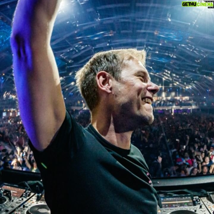 Armin van Buuren Instagram - So excited to be back at @tomorrowlandwinter next week 🔥 Enjoy some clips of my set from 2022! Will be playing the Crystal Garden stage on Tuesday March 19 and I’ll close the mainstage the day after 👊 Can’t wait, it’s going to be a crazy week!