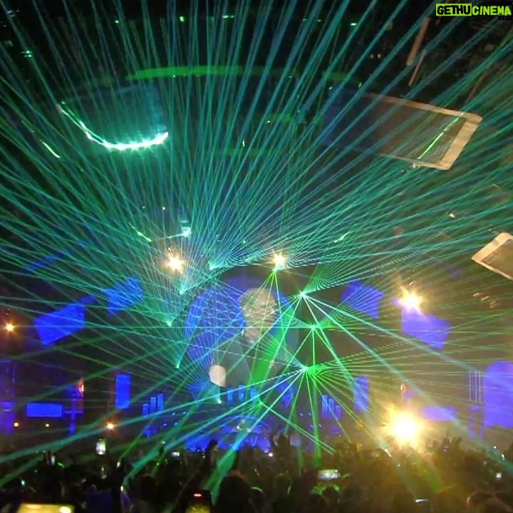 Armin van Buuren Instagram - So excited to be back at @tomorrowlandwinter next week 🔥 Enjoy some clips of my set from 2022! Will be playing the Crystal Garden stage on Tuesday March 19 and I’ll close the mainstage the day after 👊 Can’t wait, it’s going to be a crazy week!