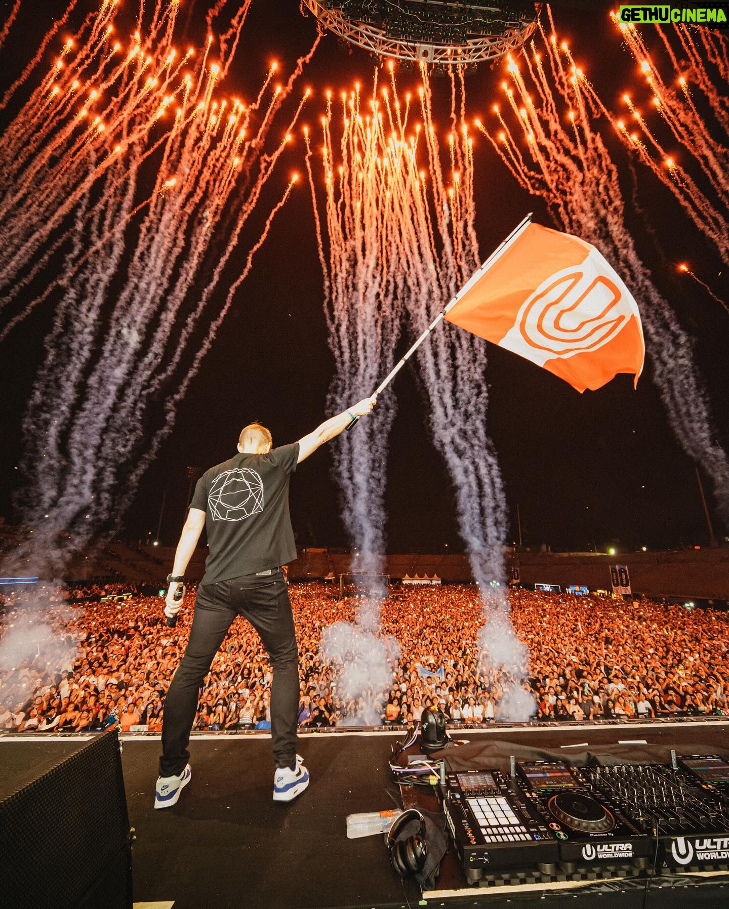 Armin van Buuren Instagram - What a weekend! Chile π¨π± & Peru π΅πͺ you have my heart π Felt so good to be back, the energy was crazy! Canβt wait to be back soon π₯