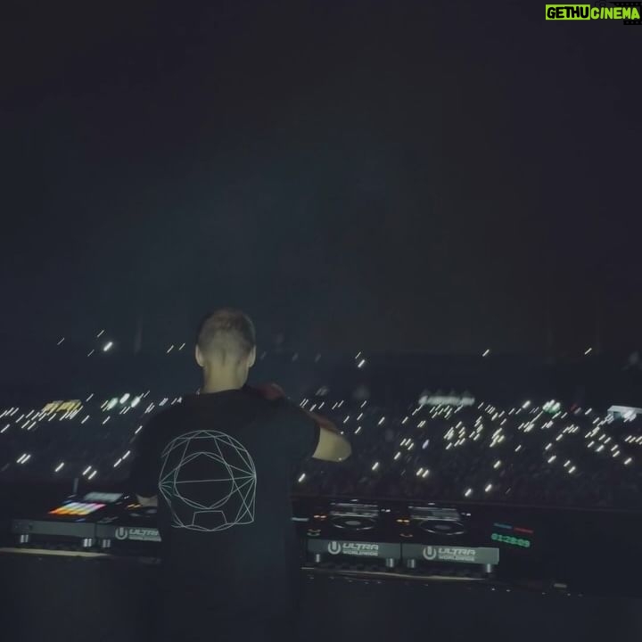 Armin van Buuren Instagram - What a weekend! Chile π¨π± & Peru π΅πͺ you have my heart π Felt so good to be back, the energy was crazy! Canβt wait to be back soon π₯