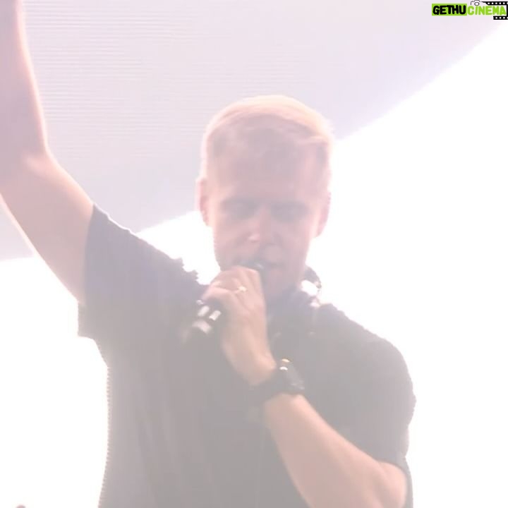 Armin van Buuren Instagram - Swipe 👉 to relive some memories from my closing set at @tomorrowlandwinter last week 🔥 Felt great to be back in the French Alps for this one 👊 You can now relive my mainstage set over on my YouTube channel!