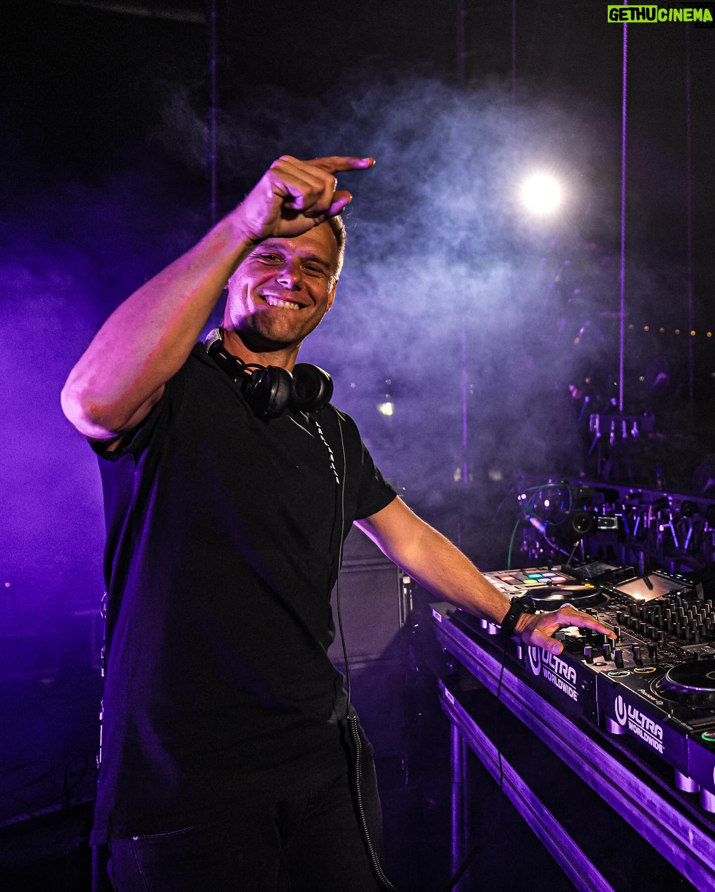 Armin van Buuren Instagram - What a weekend! Chile π¨π± & Peru π΅πͺ you have my heart π Felt so good to be back, the energy was crazy! Canβt wait to be back soon π₯