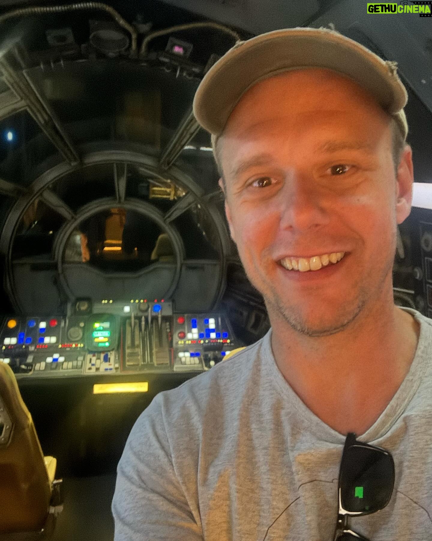 Armin van Buuren Instagram - Maybe these ‘?’ boxes only work for Mario 🤔 A well, I tried! Swipe 👉 for a little holiday dump! Spend some time off in LA getting ready for the shows this weekend!