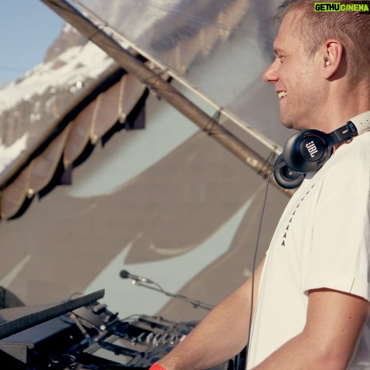 Armin van Buuren Instagram - Swipe 👉 for some moments from my Crystal Garden set at @tomorrowlandwinter ❄️ The mountains created some incredible views and the crowd was on 🔥 You can relive my set on my YouTube channel!
