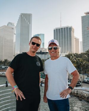 Armin van Buuren Instagram - Can’t actually believe this happened! Thank you so much @jonbonjovi from @bonjovi for coming on stage with me to play my remix of ‘Keep The Faith’ 🙏 I’ll forever remember this moment!