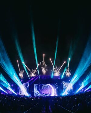 Armin van Buuren Instagram - THANK YOU @untoldfestivaldubai 🔥 What an incredible show and energy! Had a blast playing the first mega festival in Dubai 🇦🇪🙏Tested a lot of new music and some crazy new visuals! Thank you for having me 👊