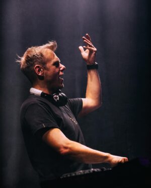 Armin van Buuren Instagram - THANK YOU @untoldfestivaldubai 🔥 What an incredible show and energy! Had a blast playing the first mega festival in Dubai 🇦🇪🙏Tested a lot of new music and some crazy new visuals! Thank you for having me 👊
