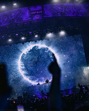 Armin van Buuren Instagram - THANK YOU @untoldfestivaldubai 🔥 What an incredible show and energy! Had a blast playing the first mega festival in Dubai 🇦🇪🙏Tested a lot of new music and some crazy new visuals! Thank you for having me 👊