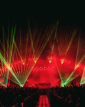 Armin van Buuren Instagram - THANK YOU @untoldfestivaldubai 🔥 What an incredible show and energy! Had a blast playing the first mega festival in Dubai 🇦🇪🙏Tested a lot of new music and some crazy new visuals! Thank you for having me 👊