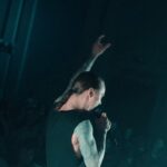 Artem Pyvovarov Instagram - ‼️‼️‼️ЛИСТАЙ ФОТО-КАЛЕЙДОСКОП ‼️‼️‼️ МУЗЫКАЛЬНЫЙ ЭКШН «ЗЕМНОЙ» 🛸 Начало нашего тура было положено ещё в 2020 году. Мы строили грандиозные планы и искренне хотели расширять свою географию ✈️🌍 Следом наступил период , который заставил нас переосмыслить ценности нашей социальной жизни и взглянуть на ситуацию иначе. Мы остались дома. Было не просто. Ещё сложнее было отказаться от концертов. Помните что сделали мы ? 🙄 Я нашёл у себя кнопку «ВКЛ» 🖲🕹 и вдавил в неё что есть силы !!! Масштабные онлайн концерты, клипы «Дежавю» 2 версии , «Позови» , «Рандеву» 2 версии , мультипликационный клип «Мои стихи, твои ноты» 🎵, культурный проект «Твої вірші, мої ноти» и множество коллабораций , 2 клипа на песню «Мираж» 🔆🔆🔆 НЕТ! ЭТО НЕ ПОСТ ДЛЯ ПОДВЕДЕНИЯ ИТОГОВ! Это импульс! ⚡️ Не мотивация ) Сейчас каждый 2-3 человек ведёт блоги или колонки в своих соц.сетях рассказывая о том, что нужно сделать , прочитать, какой жизненный или личный совет принёс больше пользы и т.д. Я НЕ БУДУ СОВЕТОВАТЬ. Не обессудьте. Я с БЛАГОДАРНОСТЬЮ пришёл ⛩🌅 Это был особенный период. Моменты откровений и разочарований, несбывшихся желаний и удивительных жизненных сюрпризов. Благодарю вселенную и МОИХ людей. Вопреки всем «умникам» и «оракулам шоу-бизнеса» мы побывали в родной стране практически в каждом городе не один и даже не 2 раза !!! Мы увидели Украину !!! Мы увидели наших СТИХИЙНЫХ людей !!! Я - НАПОЛНЕН! ☯️ БЛАГОДАРЮ! До встречи!!!! #АртемПивоваров #Тур #Music #Live