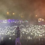 Artem Pyvovarov Instagram - 〽️ARIUPOL !!! Каждый раз как в первый раз 🖤 На этом видео звёздное небо переместилось на землю ✨🌍💫🌙 Ждём с нетерпением на нашем сольном концерте 1 Ноября! Билеты 🎫 на сайте #АртемПивоваров #Мариуполь #mrpl #Земной