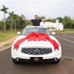 Arthur Picoli Instagram - Olhaaaa ele, dentro desse carrão e o melhor: poderá ser seu. Para concorrer a está INFINITI FX35 basta você adquirir o E-book Influencer de Sucesso no site www.winmania.com.br por APENAS R$ 9,90 e já vai estar concorrendo. Fácil né? Então bora lá adquirir o seu E-book e boa sorte 🍀 Quanto mais E-books você comprar mais chances terá de ganhar!! Vou deixar o link de acesso nos stories, corre e garanta já! Promoção comercial autorizada pela SEAE/ME. Certificado de autorização n.° 04.022413/2022.