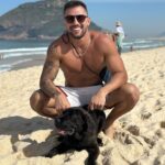Arthur Picoli Instagram - Dia de praia e futevôlei 🏝️ Barãozinho amou a praia haha 🥹🐶