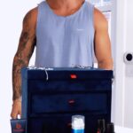 Arthur Picoli Instagram - Confia e vai, beleza? 🤟 Confiar na nossa autenticidade, no nosso próprio estilo, independente de qualquer coisa é o mais importante, sempre! Minha parceira @bozzanooficial se superou com essa linha completa de produtos de autocuidado para a barba – produtos pensados para eu me sentir confiante e mais à vontade para mostrar o meu estilo! Quer conhecer? Então bora lá, use meu cupom de 10% (Arthur10) e garanta seus produtos na Loja Coty. Ah, aproveita e já segue Bozzano para ficar por dentro das novidades da marca! #SerVoceéSuaBeleza #publicidade