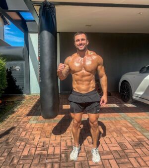 Arthur Picoli Instagram - A volta sempre é sofrida 😮‍💨😂