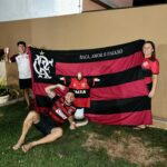 Arthur Picoli Instagram - Somos TRI CAMPEÕES DA LIBERTADORES 🙏🏻❤️🖤 #flamengo #libertadores #tri Conduru é rubro negro ❤️🖤
