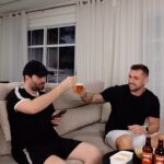 Arthur Picoli Instagram - Se liga aí nessa super dica que une cerveja com economia e sustentabilidade, as Garrafas Retornáveis Ambev. Eu é que não fico de fora dessa, que sem dúvida alguma é a escolha mais inteligente. É a opção mais barata e mais sustentável, a garrafa vai e volta diversas vezes, gerando menos lixo. Agora é com você! Que tal também ser o “herói do rolê”, salvar o encontro com os amigos e ajudar o meio ambiente? Partiu! @ambev @brahmacerveja #GarrafasRetornáveisAmbev #publicidade