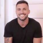 Arthur Picoli Instagram - Fala família!! Hoje vim trazer uma dica maravilhosa do meu parceiro PagBank @pagseguro e que vai ajudar demais se você é vendedor ou tem interesse em abrir um negócio. A Minizinha NFC 2 aceita pagamentos por aproximação, alta tecnologia, possui a tela colorida, a bateria dura até 10 horas e ainda cabe no seu bolso! E o mais legal é que você recebe o dinheiro das suas vendas na hora, mesmo parcelando a compra do seu cliente. Ah, e tudo isso por apenas 12x R$1,90 no cartão de crédito ou à vista por R$ 22,80 e com frete grátis. Não perde tempo não e corre pra adquirir a sua! #Minizinha #PagBank #publicidade