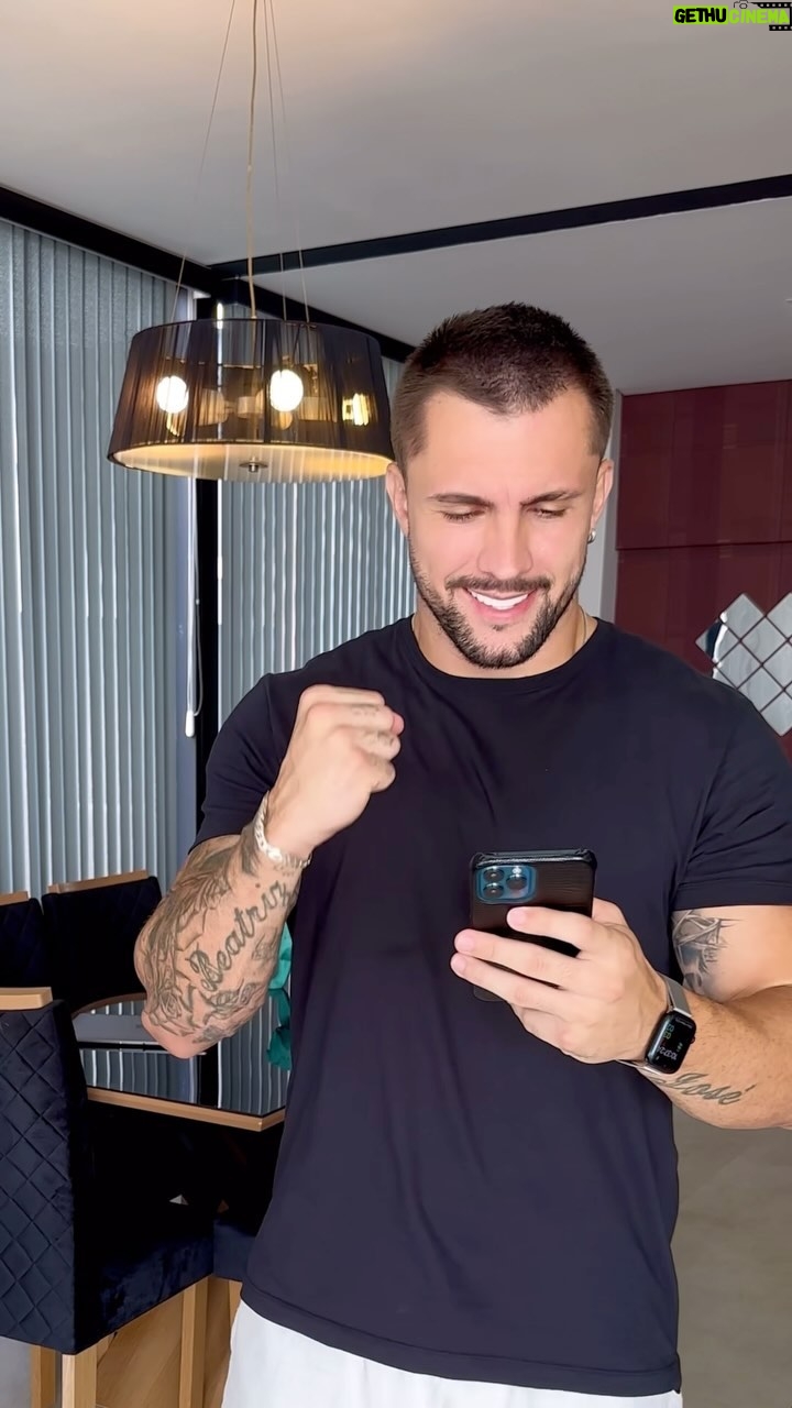 Arthur Picoli Instagram - Falou em antecipação do Saque Aniversário do FGTS falou em @pagbank ! E como funciona? Você você só precisa ter o saldo no seu fundo de garantia e aderir à modalidade Saque-Aniversário. Ah, e as taxas são a partir de 1,29%, sem parcelas mensais, já que os valores são descontados diretamente da sua conta FGTS. Ta esperando o que? Baixe ou acesse o App do PagBank e peça já a antecipação do saque aniversário do FGTS!*publicidade
