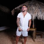 Arthur Picoli Instagram - Adeus 2022. Que 2023 traga de volta a felicidade para vivermos essa vida que é da hora demais ❤️