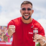 Arthur Picoli Instagram - Ontem foi dia de jogo do Brasil e eu tive a honra de ser o "Repórter Cremoso" da @brahmacerveja no evento Arena Brahma, no Vale do Anhangabaú em SP! Entrevistar a galera, me divertir e vibrar com mais uma vitória foi mais uma experiência que só a cerveja mais cremosa do Brasil pode me proporcionar! #Brahmexa #BebaComModeração #publi