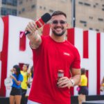 Arthur Picoli Instagram - Ontem foi dia de jogo do Brasil e eu tive a honra de ser o "Repórter Cremoso" da @brahmacerveja no evento Arena Brahma, no Vale do Anhangabaú em SP! Entrevistar a galera, me divertir e vibrar com mais uma vitória foi mais uma experiência que só a cerveja mais cremosa do Brasil pode me proporcionar! #Brahmexa #BebaComModeração #publi