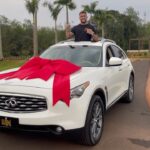Arthur Picoli Instagram - Sorrisãooo segurando essa chave e pensando para quem vai esse carrão, poderá ser seu. Para concorrer a esta INFINITI FX35 basta você adquirir o E-book Influencer de Sucesso no site www.winmania.com.br por APENAS R$ 9,90 e já vai estar concorrendo. Fácil né? Então bora lá adquirir o seu E-book e boa sorte 🍀 Quanto mais E-books você comprar mais chances terá de ganhar!! Vou deixar o link de acesso nos stories, corre e garanta já! Promoção comercial autorizada pela SEAE/ME. Certificado de autorização n.° 04.022413/2022.