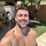 Arthur Picoli Instagram - Era para ser 3 dias em conduru, já tem 14 q tô aqui 😂😂😂😂