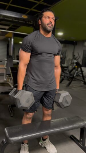 Arya Instagram - 2024 is gonna be heavy duty year for me .. #MrX #Sarpatta2 #Arya37 🔥🔥🔥Started the year with my favourite Shrugs 😍🔥 have a fantastic year ahead everyone.. Be happy and stay fit 👍👍 Happy new year. Have a blessed one 😇