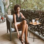 Arzum Onan Instagram – Gelen biricik misafiri @bernataman biricik markasıyla @ayakizisandalet karşılamakla kalmadım, elimdeki koleksiyonu ortaya da döktüm🤪