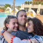 Arzum Onan Instagram – Bayramın ilk gününden beri “hadi ama bir fotograf çekelim” sonuncunda elimizde olanlarla nice güzel bayramlar dileriz..🌺