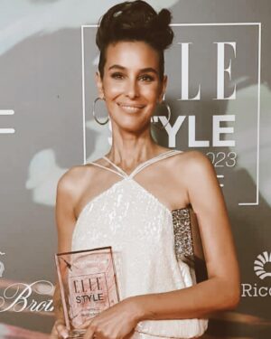 Arzum Onan Instagram - Dün geceden❤️ 
Teşekkürler Elle Ailesi.. 
#ellestyleawards @elleturkiye @yargici_tr