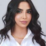 Asawer Ezzat Instagram - فإذا وقفت أمام حسنك صامتا . فالصمت في حرم الجمال جمال . كلماتنا في الحب تقتل حبنا . ان الحروف تموت حين تقال . @alsaaadiii 📸📸 مكياج وشعر @riyam_beeauty