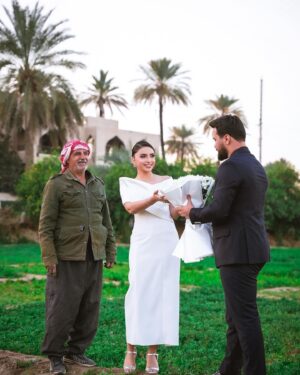 Asawer Ezzat Instagram - عامنا الاول من زواجنا احبك 🎆
@66nnv 📸