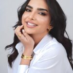 Asawer Ezzat Instagram - فإذا وقفت أمام حسنك صامتا . فالصمت في حرم الجمال جمال . كلماتنا في الحب تقتل حبنا . ان الحروف تموت حين تقال . @alsaaadiii 📸📸 مكياج وشعر @riyam_beeauty