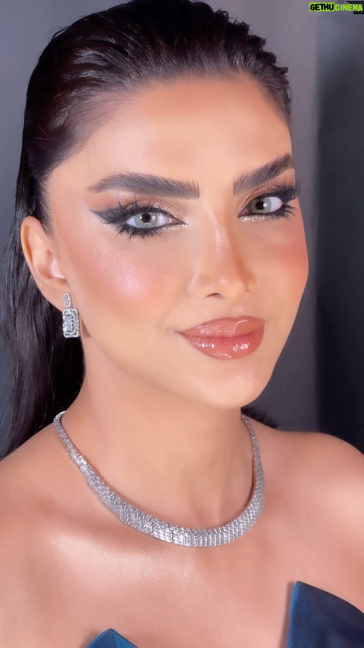 Asawer Ezzat Instagram - 🌺🥰😍🌹 @asawer.ezzat 😍🌺🌹😘🥰. Makeup by me @hasan_makeupartist Hair by @hajer.altawil @ohairerbil @ohairbeautysalon @omar.ohair #makeupartist #makeup #model