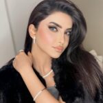 Asawer Ezzat Instagram - مو كل الحجي ينحجي 🤣🤛🏻 مكياج حبيبة قلبي @riyam_beeauty