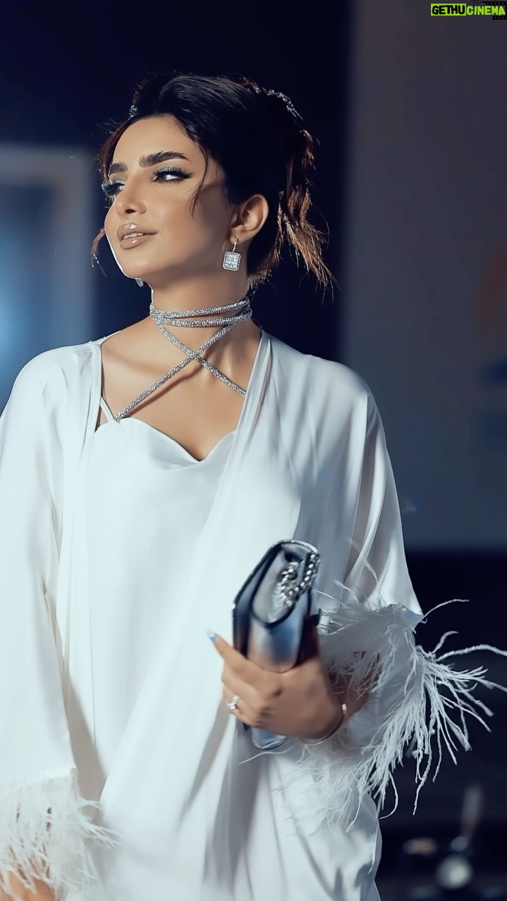 Asawer Ezzat Instagram - صنع في بغداد makeup @reyam_makeup_artist 👗 @styleme.2019 📸 @yassir.ali_official