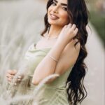Asawer Ezzat Instagram – عايشة سني وبغني وبحب الحياه☀️🤍. 
Dress : @reesh_boutique2