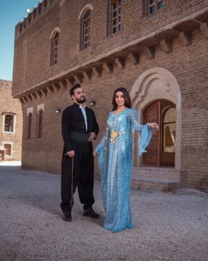 Asawer Ezzat Instagram - نوروزتان پيروز بيت 🔥 
:
عيد نوروز مبارك 
:
📸 @johangiliana 
@kurd_fashion6 الزي الكردي من🫰🏻